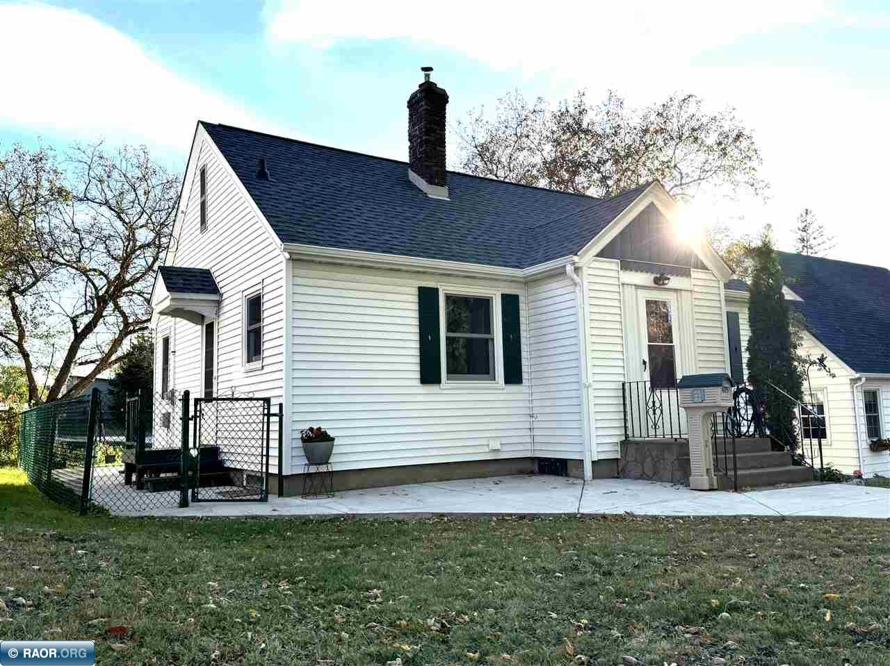 615 NW 4th St