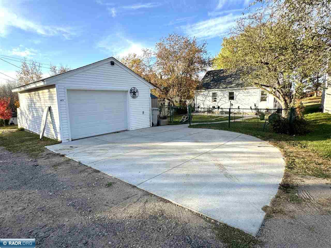 615 NW 4th St