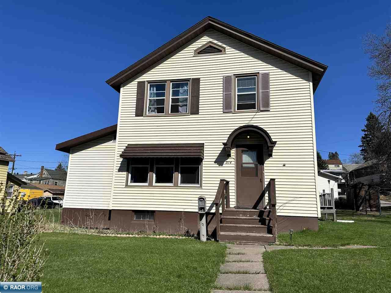 914 Douglas Ave