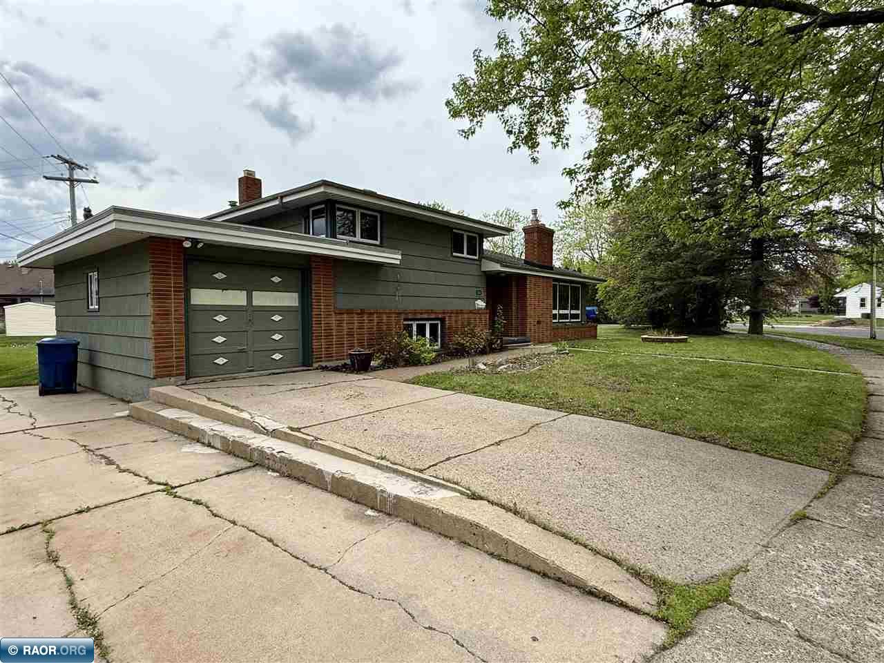 3201 2nd Ave E, Hibbing, MN 55746 Listing Photo  2