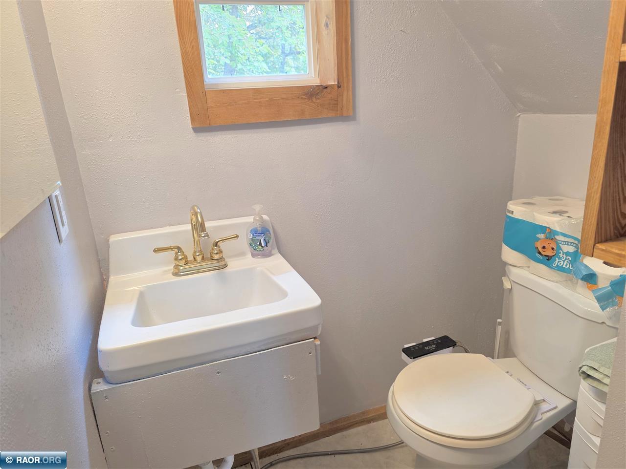 327 1st St, Hibbing, MN 55746 Listing Photo  18