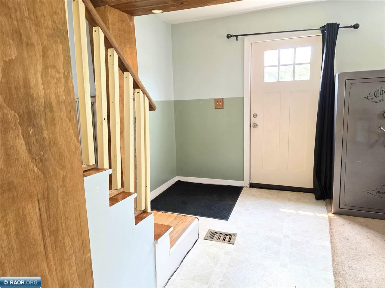 327 1st St, Hibbing, MN 55746 Listing Photo  20