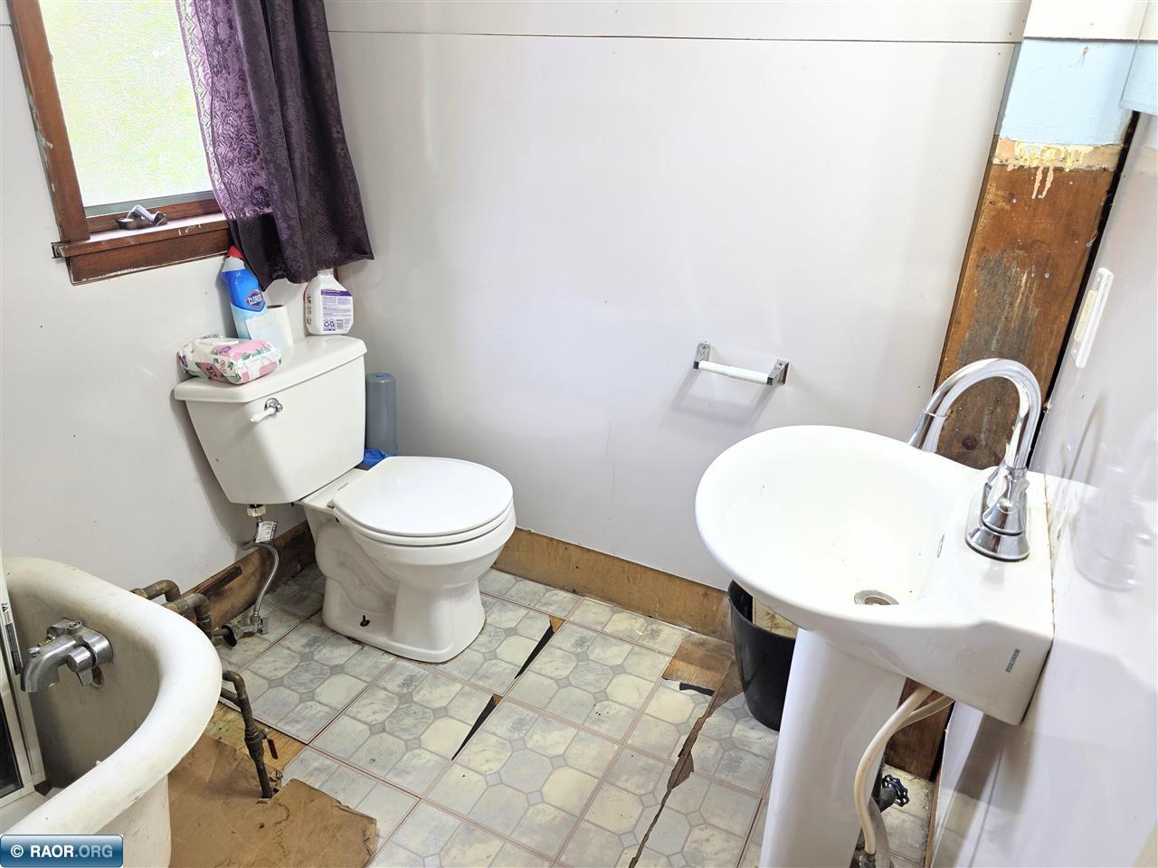 327 1st St, Hibbing, MN 55746 Listing Photo  24