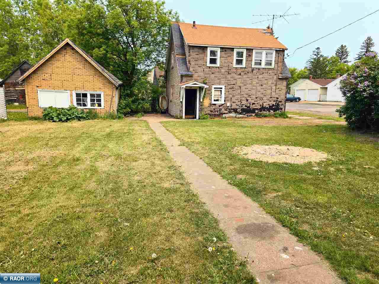 327 1st St, Hibbing, MN 55746 Listing Photo  4