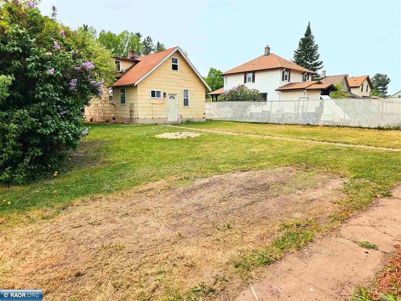 327 1st St, Hibbing, MN 55746 Listing Photo  5