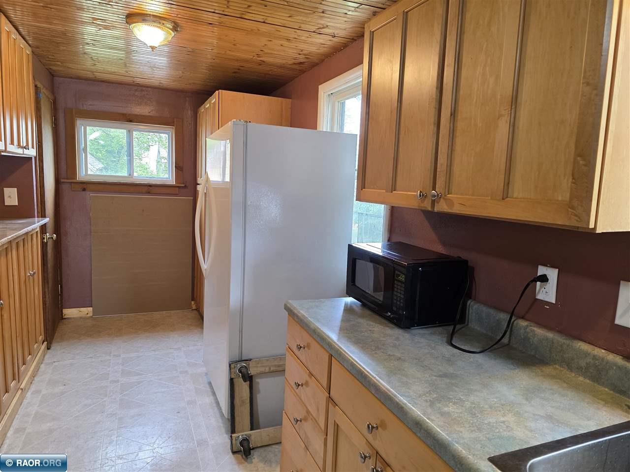 327 1st St, Hibbing, MN 55746 Listing Photo  7