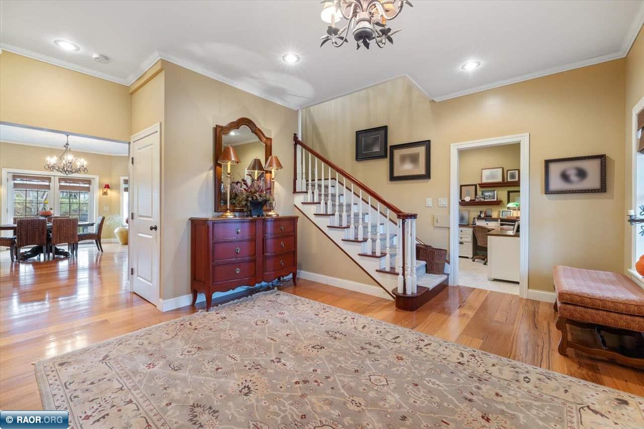 303 N Fairview Circle