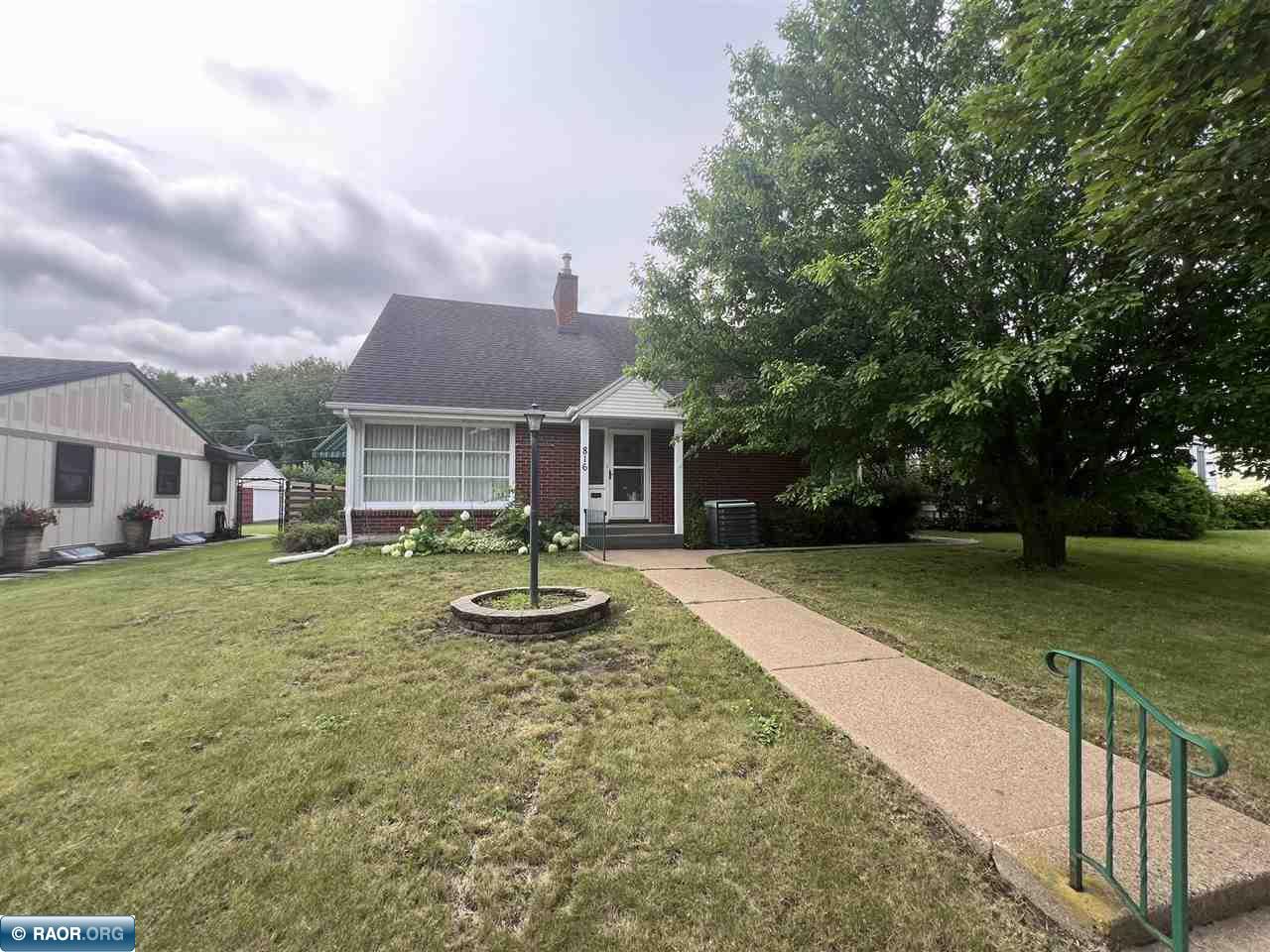 816 E 25th st, Hibbing, MN 55746 Listing Photo  2