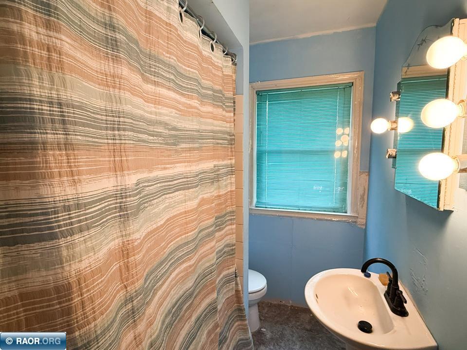 2825 3rd Ave E, Hibbing, MN 55746 Listing Photo  17