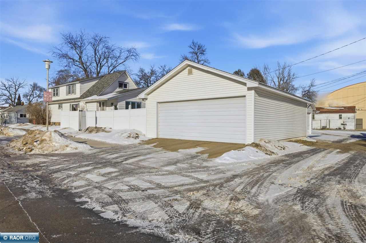 2418 4th Ave E, Hibbing, MN 55746 Listing Photo  2