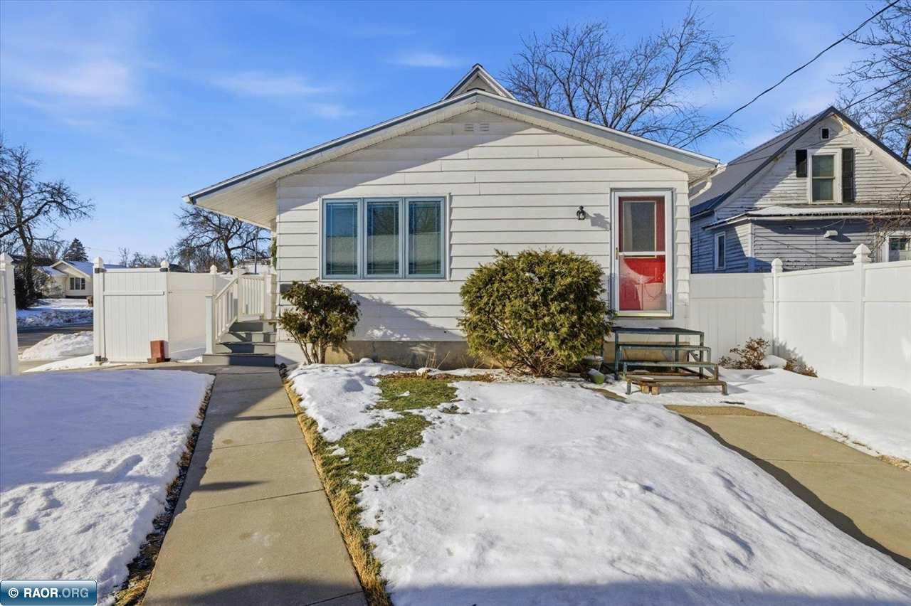 2418 4th Ave E, Hibbing, MN 55746 Listing Photo  3