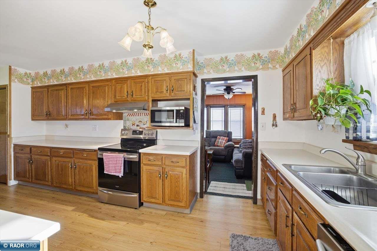 2418 4th Ave E, Hibbing, MN 55746 Listing Photo  6