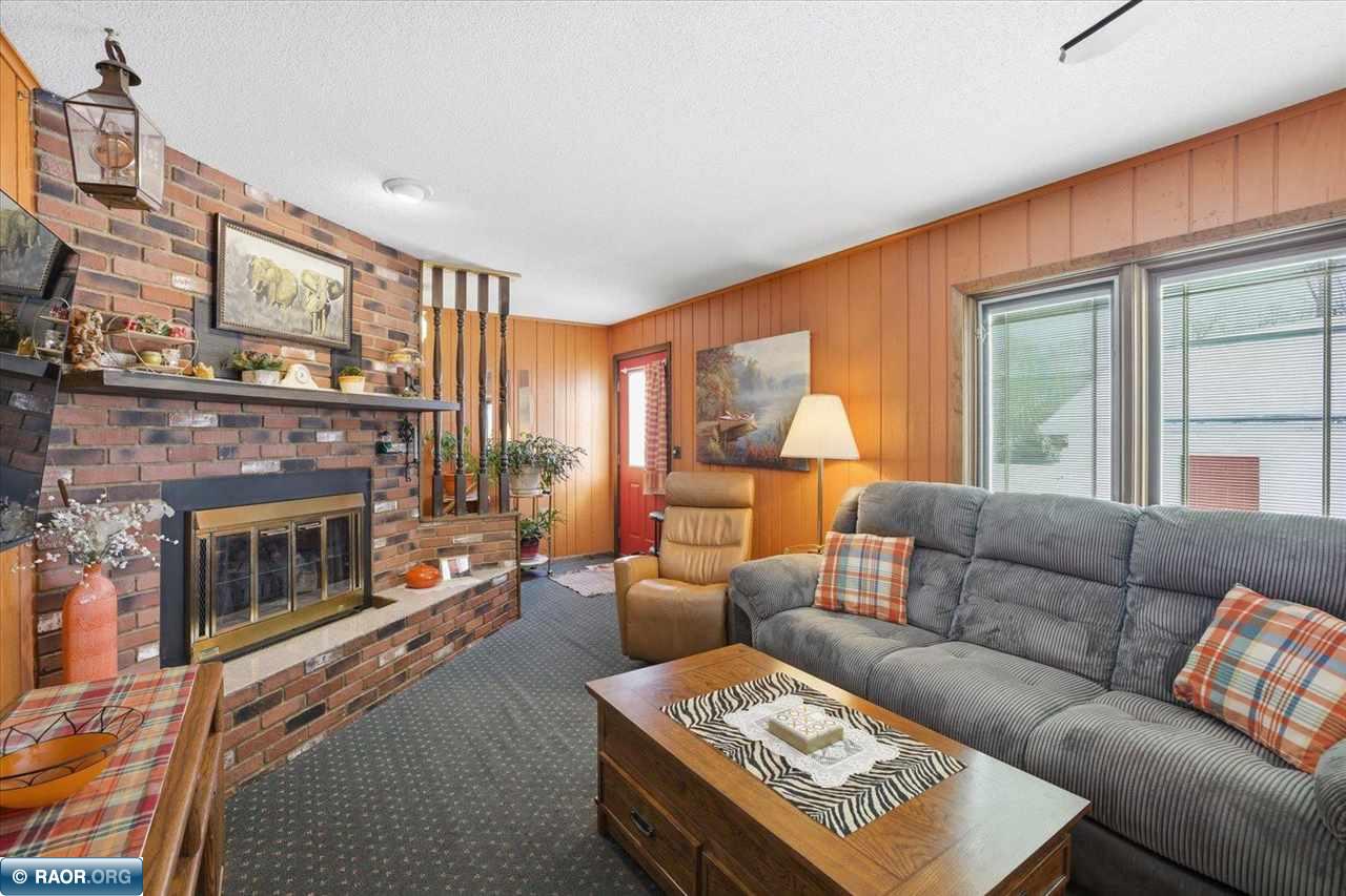 2418 4th Ave E, Hibbing, MN 55746 Listing Photo  9