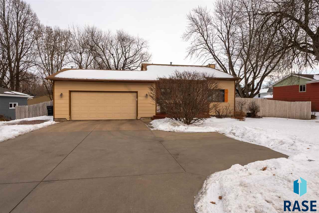 Real Estate At 1208 S Sycamore Ave Sioux Falls Sd 57110