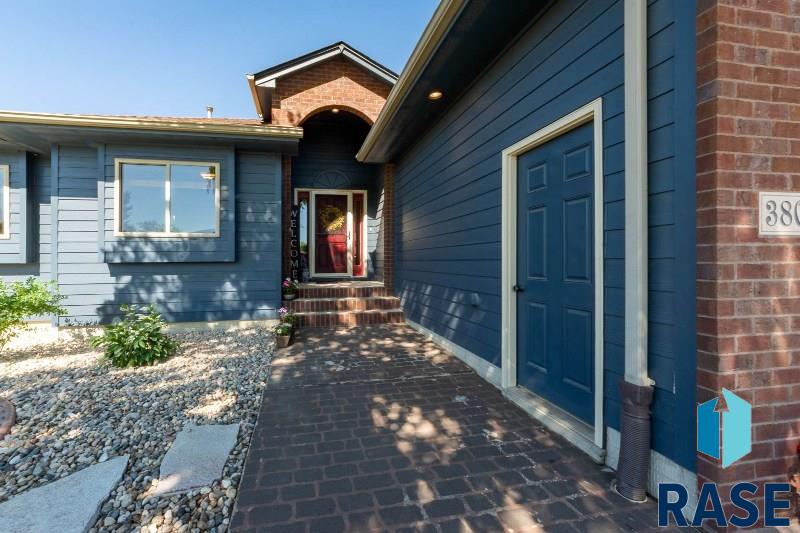 The Experience Real Estate 3805 S Camellia Ave Sioux Falls Sd 57110 Real Estate Listing