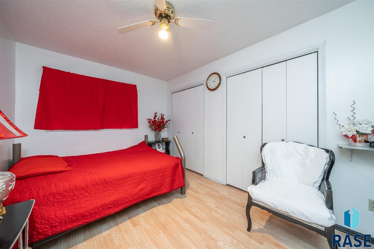 The Experience Real Estate - 720 N Savannah Dr Sioux Falls