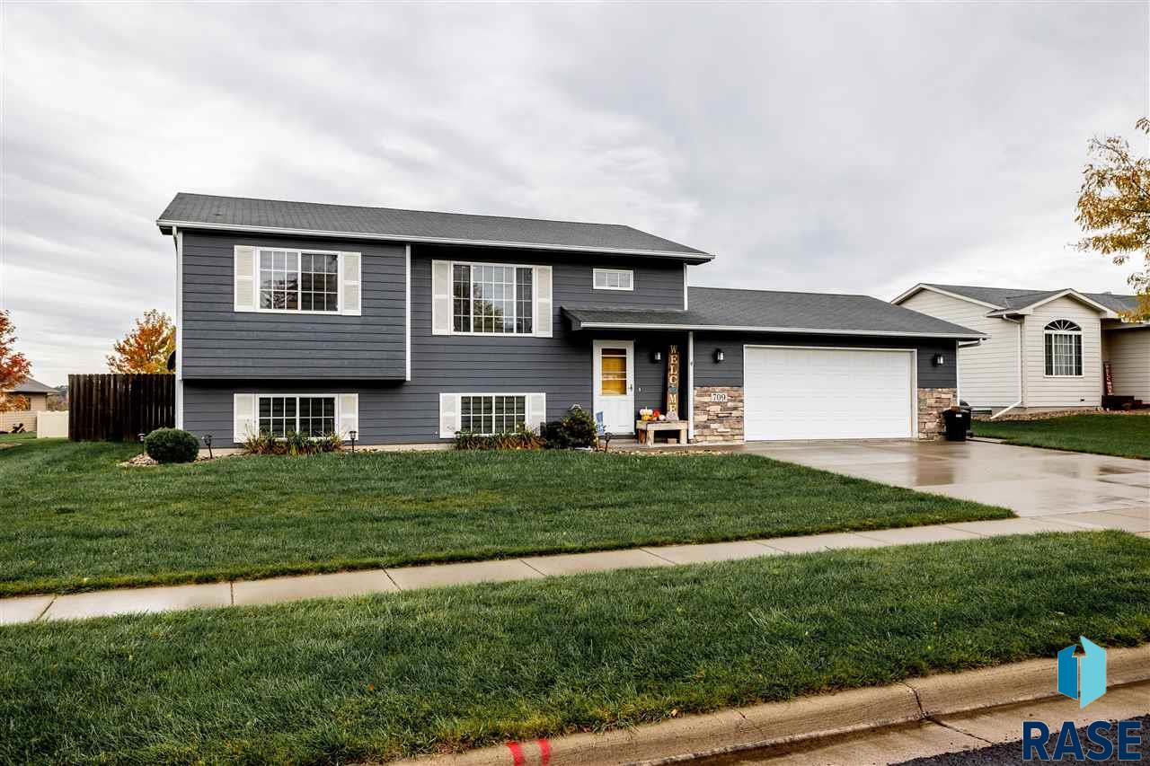 709 N Quartz Avenue, Brandon, SD 57005