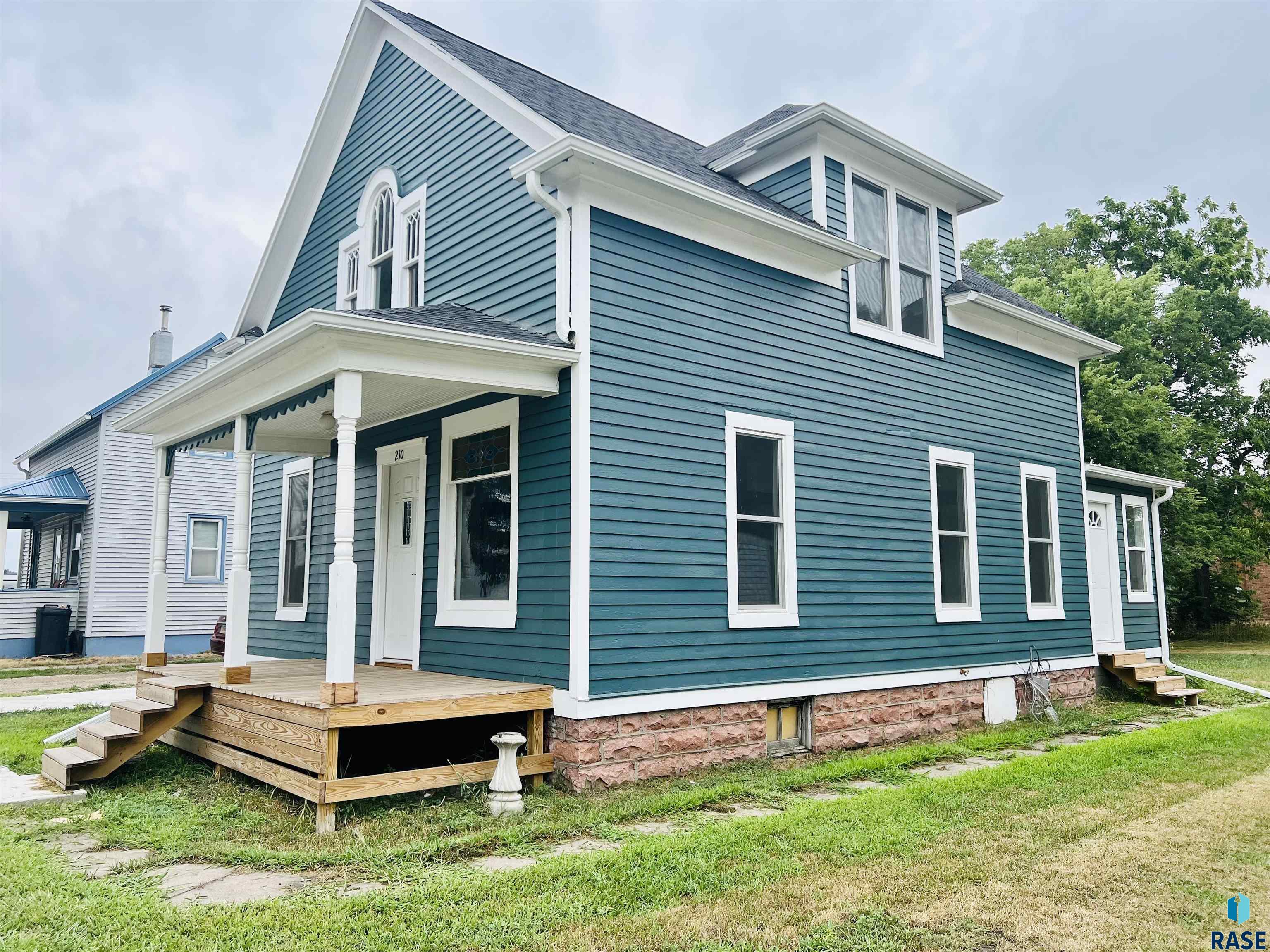 210 E Pipestone Avenue, Flandreau, SD 57028