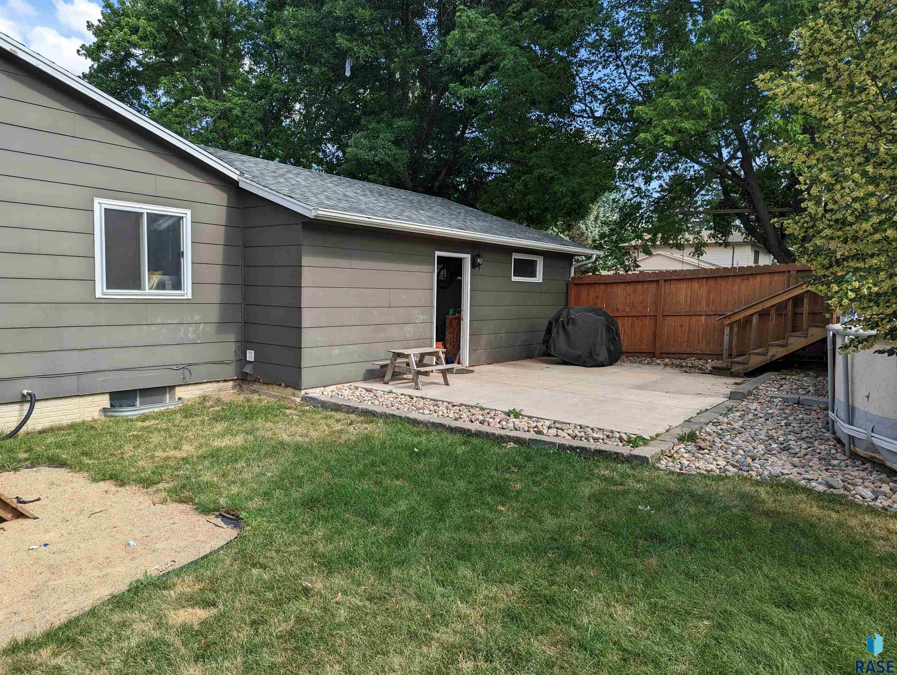 1113 S Joliet St Street