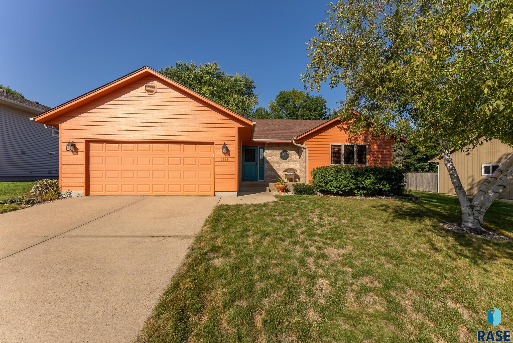 1213 S Hillview Road, Sioux Falls, SD 57110