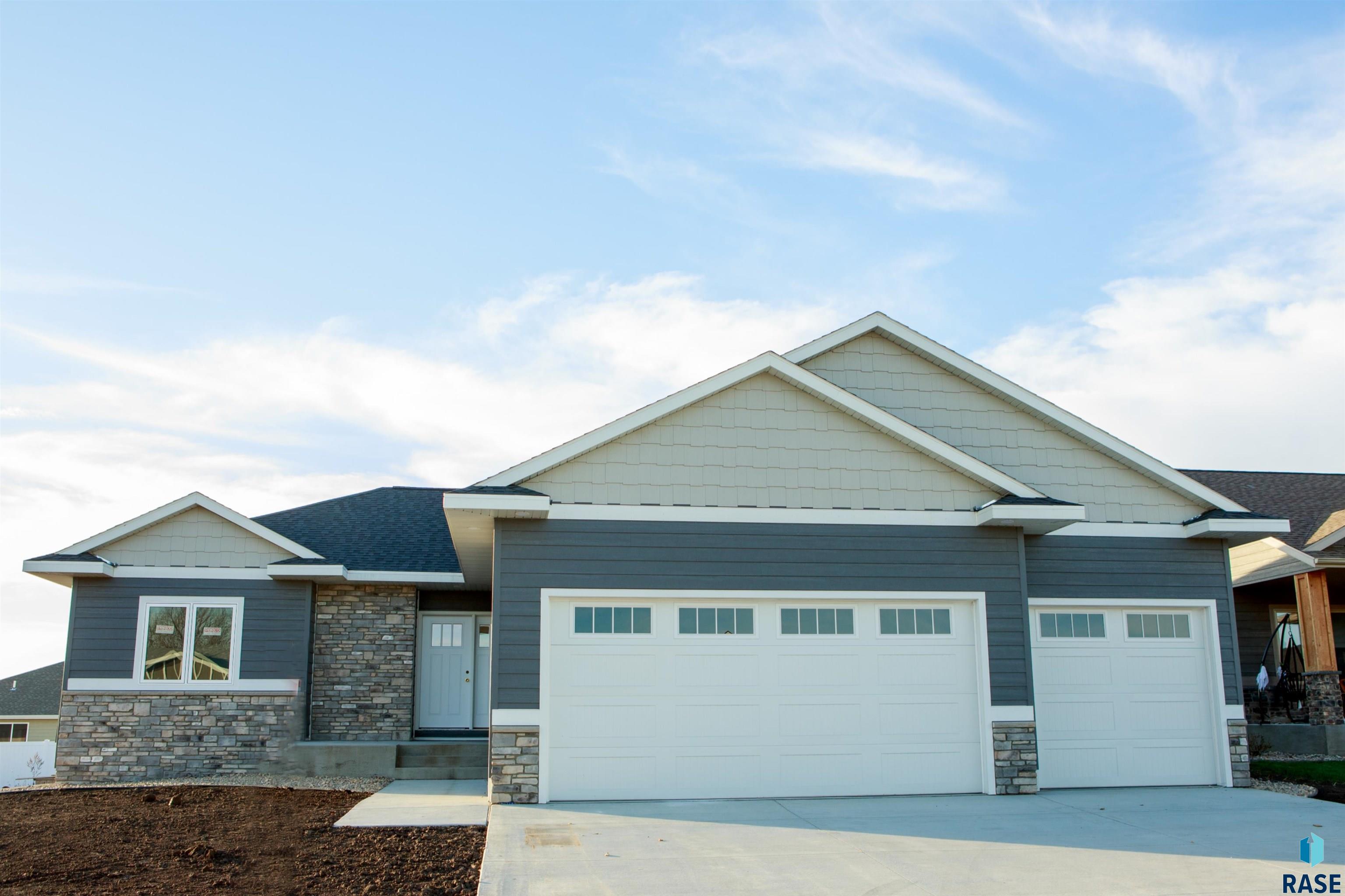 121 E Birchwood Dr