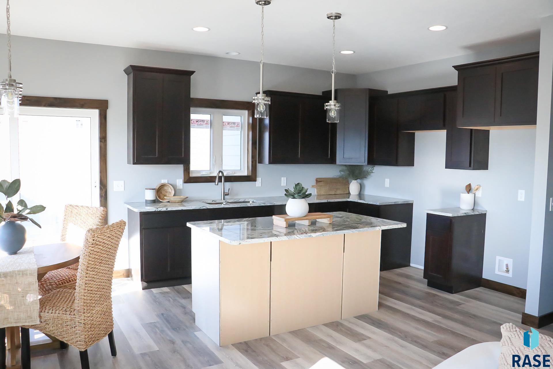 121 E Birchwood Dr