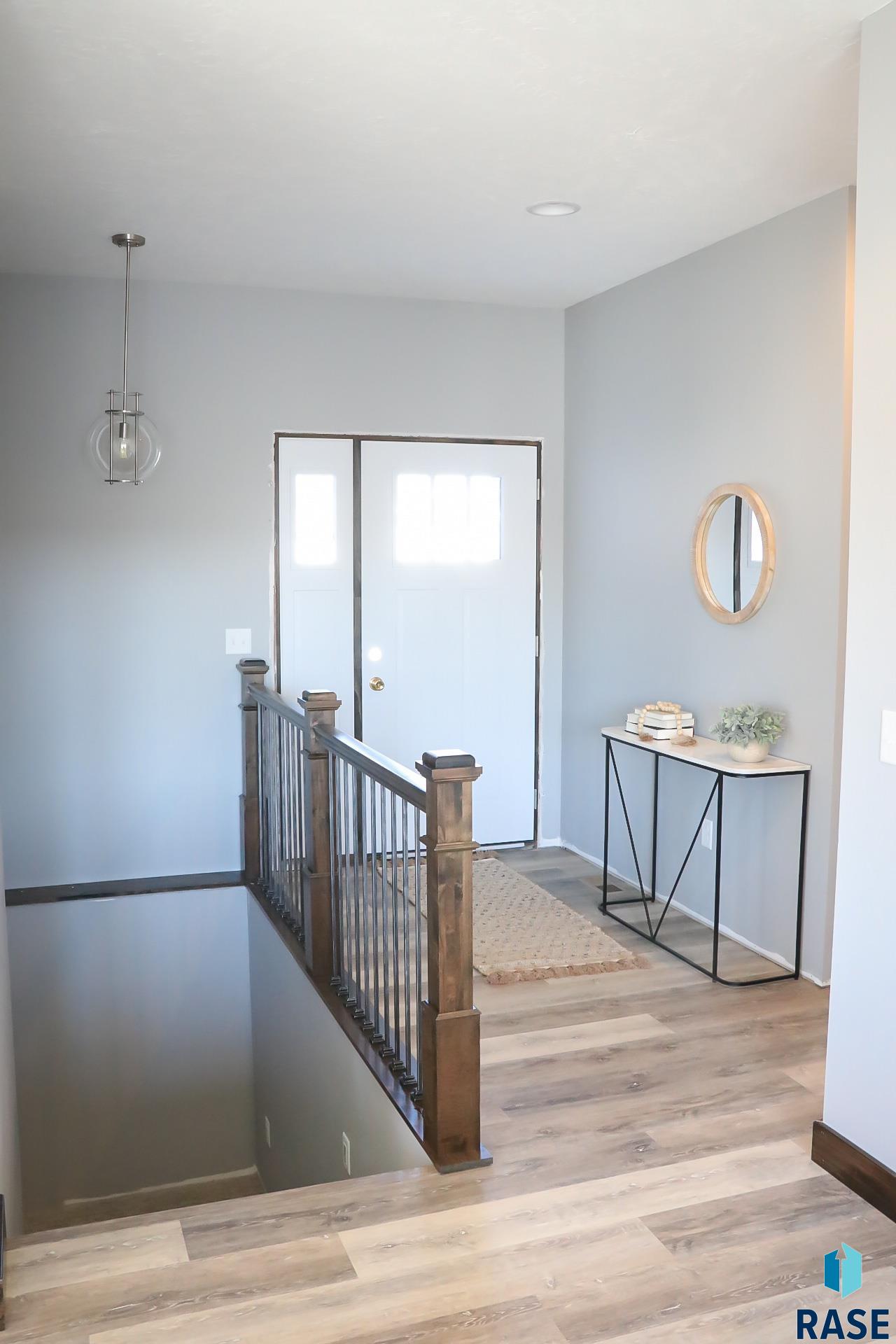 121 E Birchwood Dr
