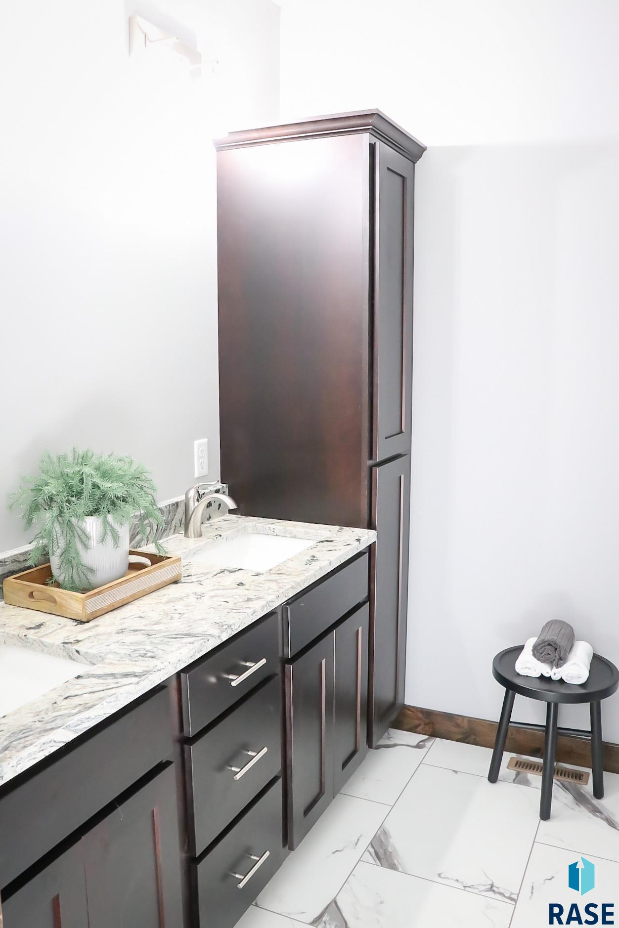 121 E Birchwood Dr Drive