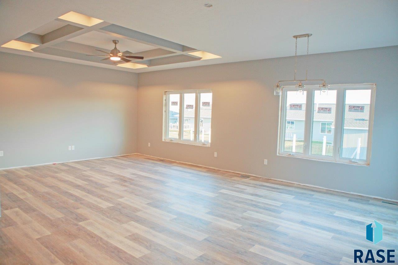 121 E Birchwood Dr