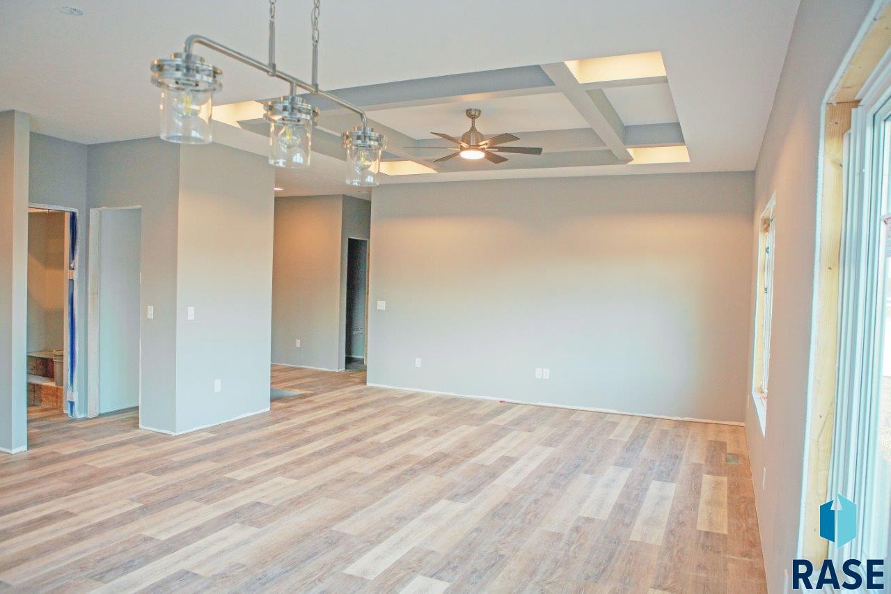 121 E Birchwood Dr