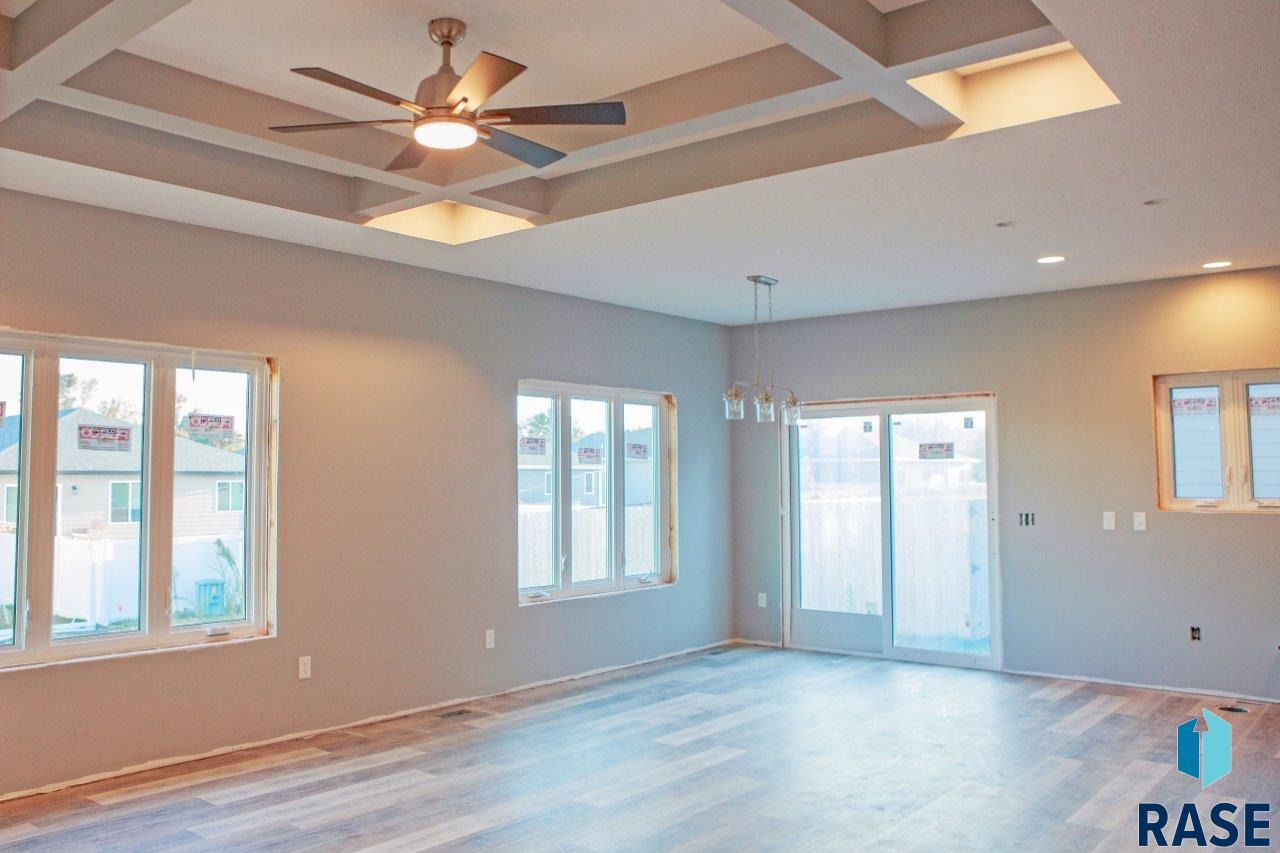 121 E Birchwood Dr