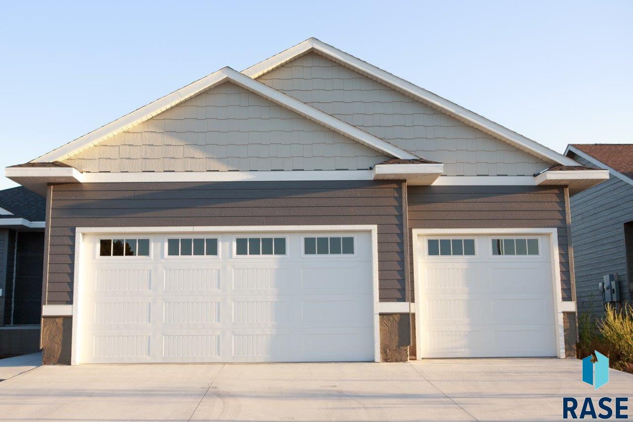 121 E Birchwood Dr
