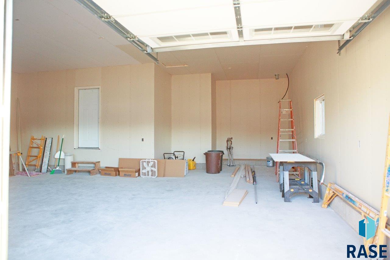 121 E Birchwood Dr Drive