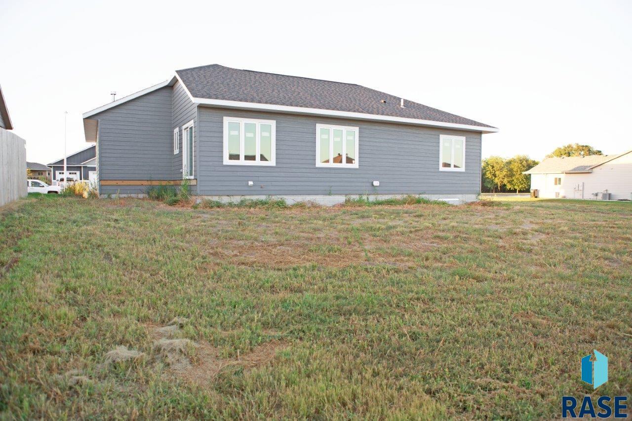 121 E Birchwood Dr