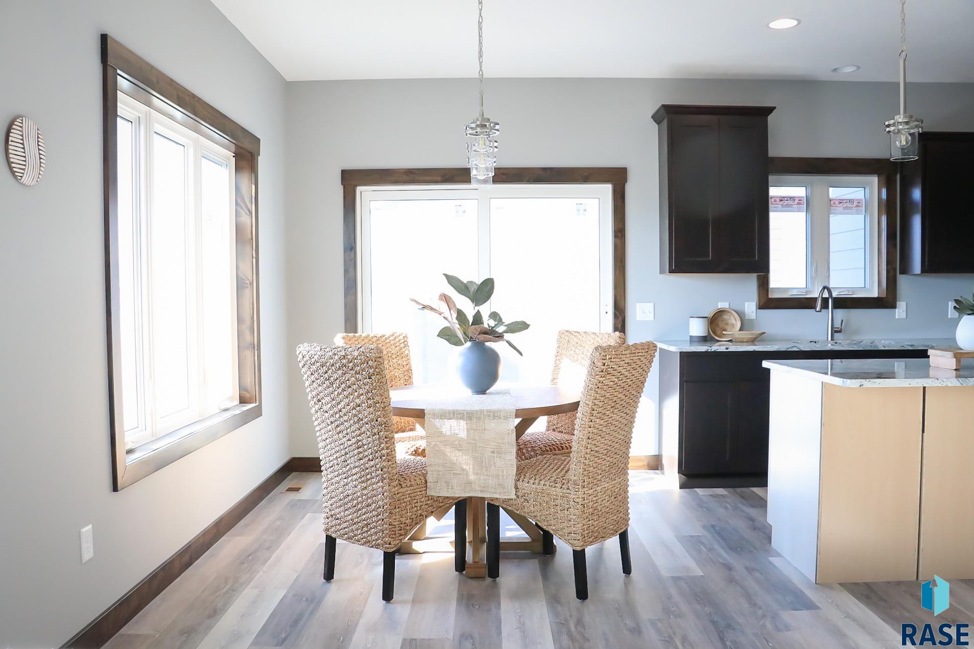 121 E Birchwood Dr