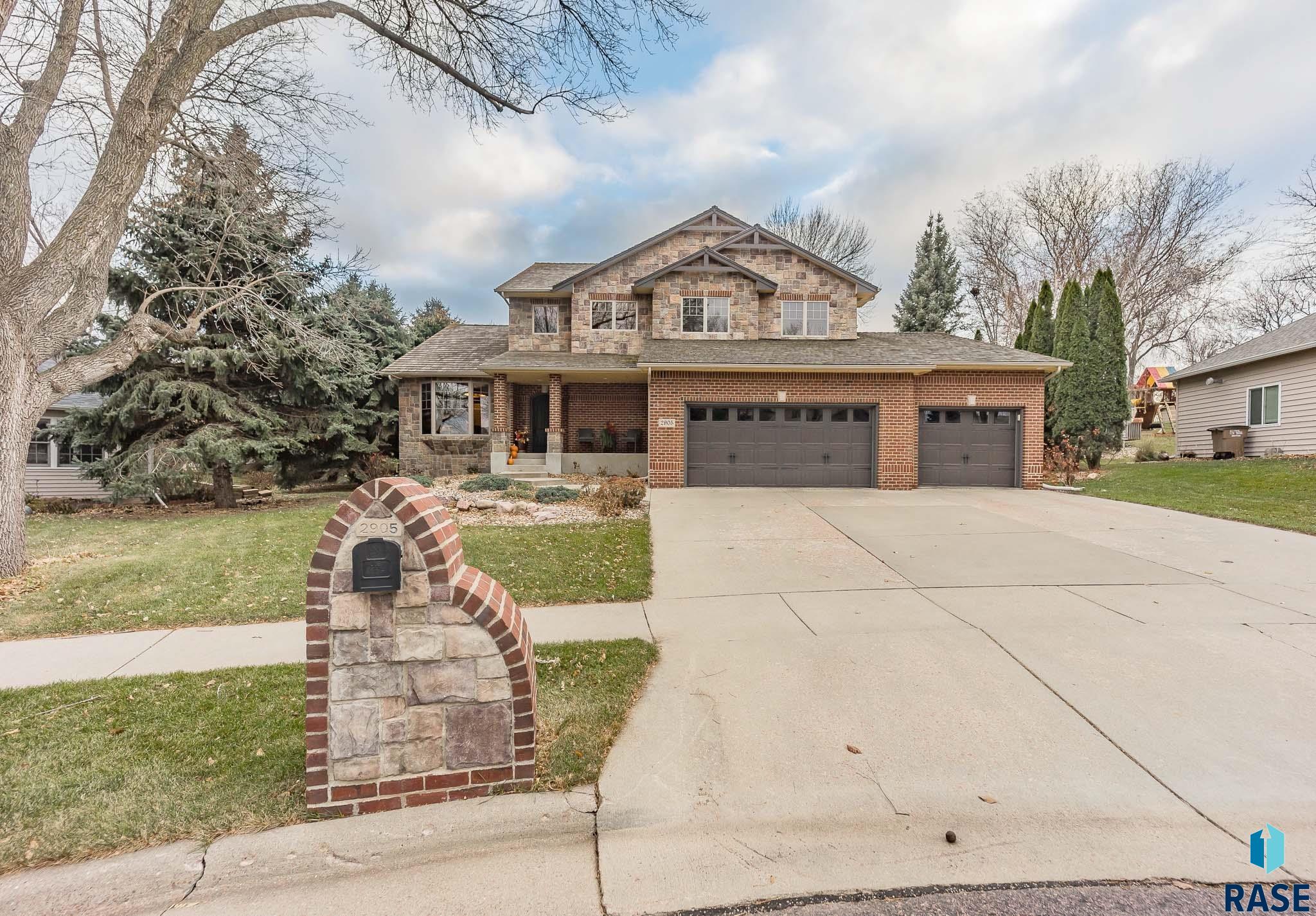 2905 W Spruceleigh Court, Sioux Falls, SD 57105
