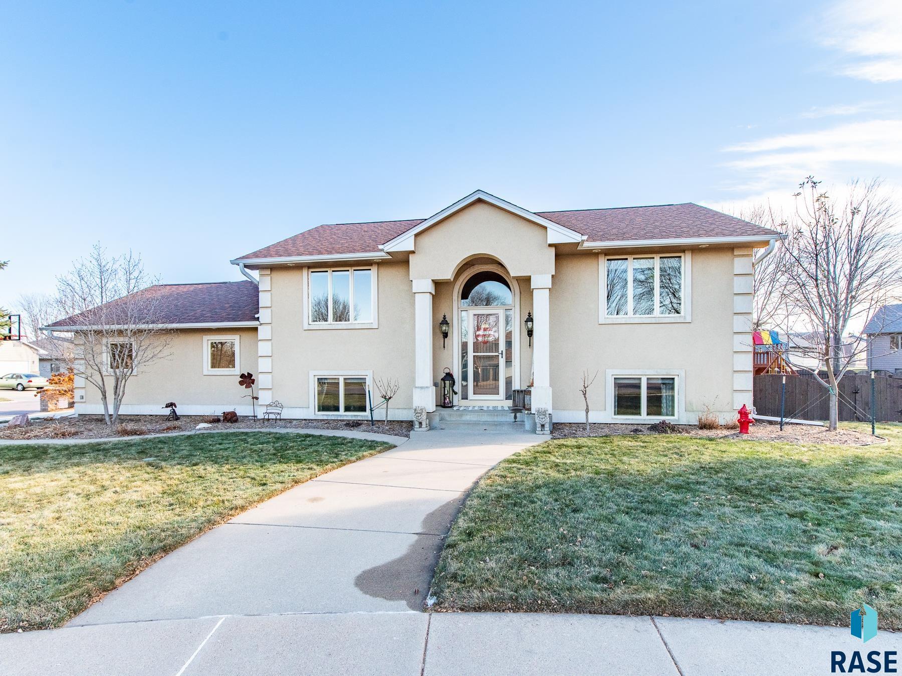 5900 S Sandra Cir