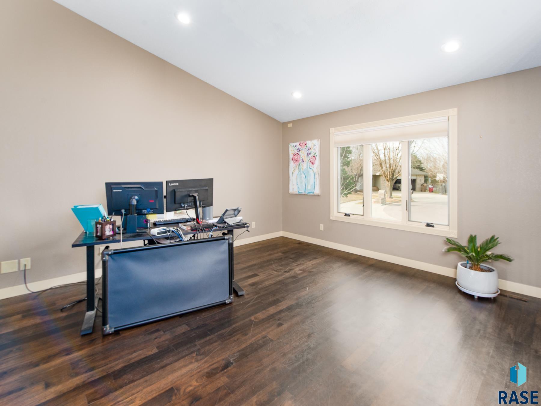 5900 S Sandra Cir