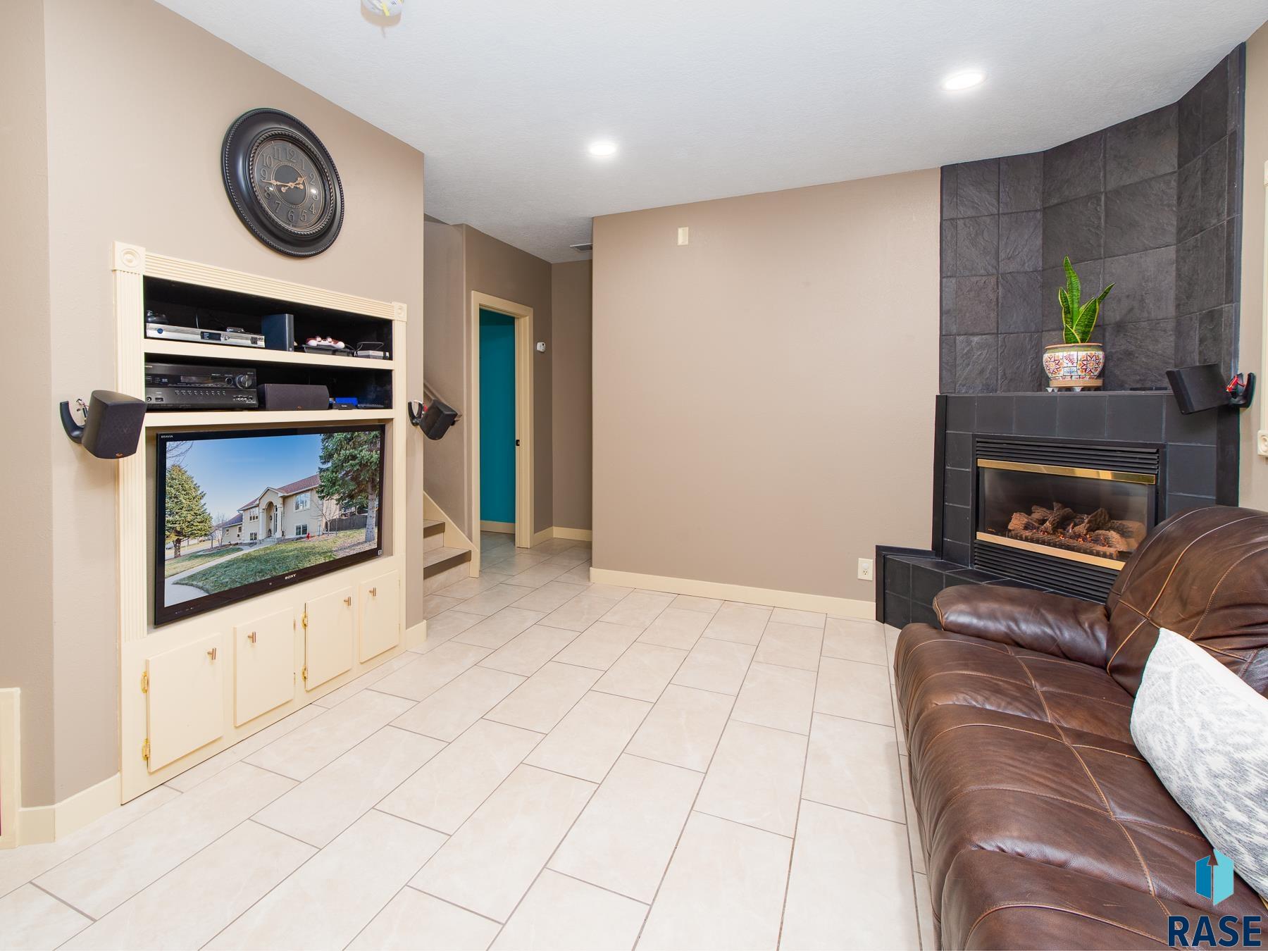 5900 S Sandra Cir