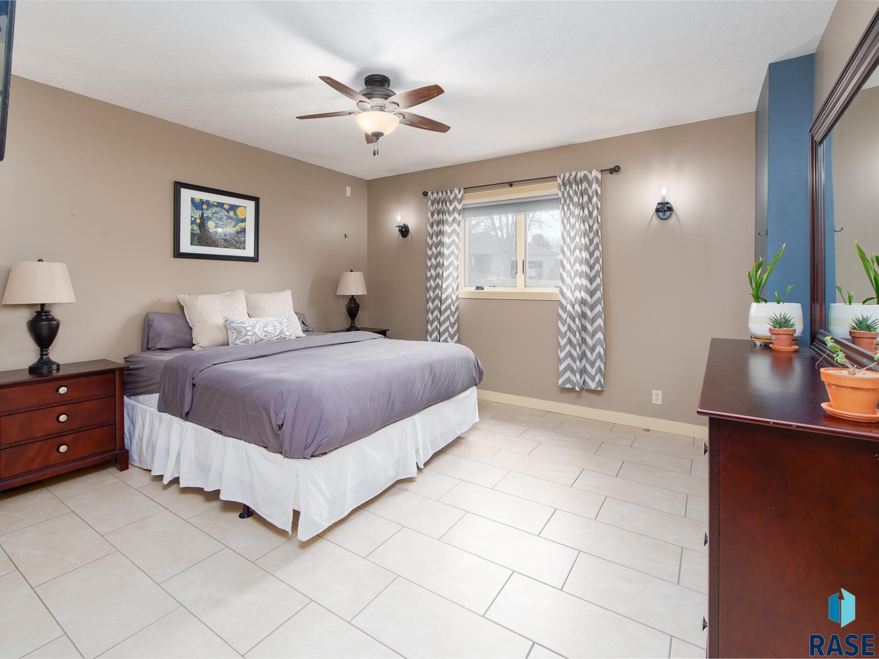 5900 S Sandra Cir Circle