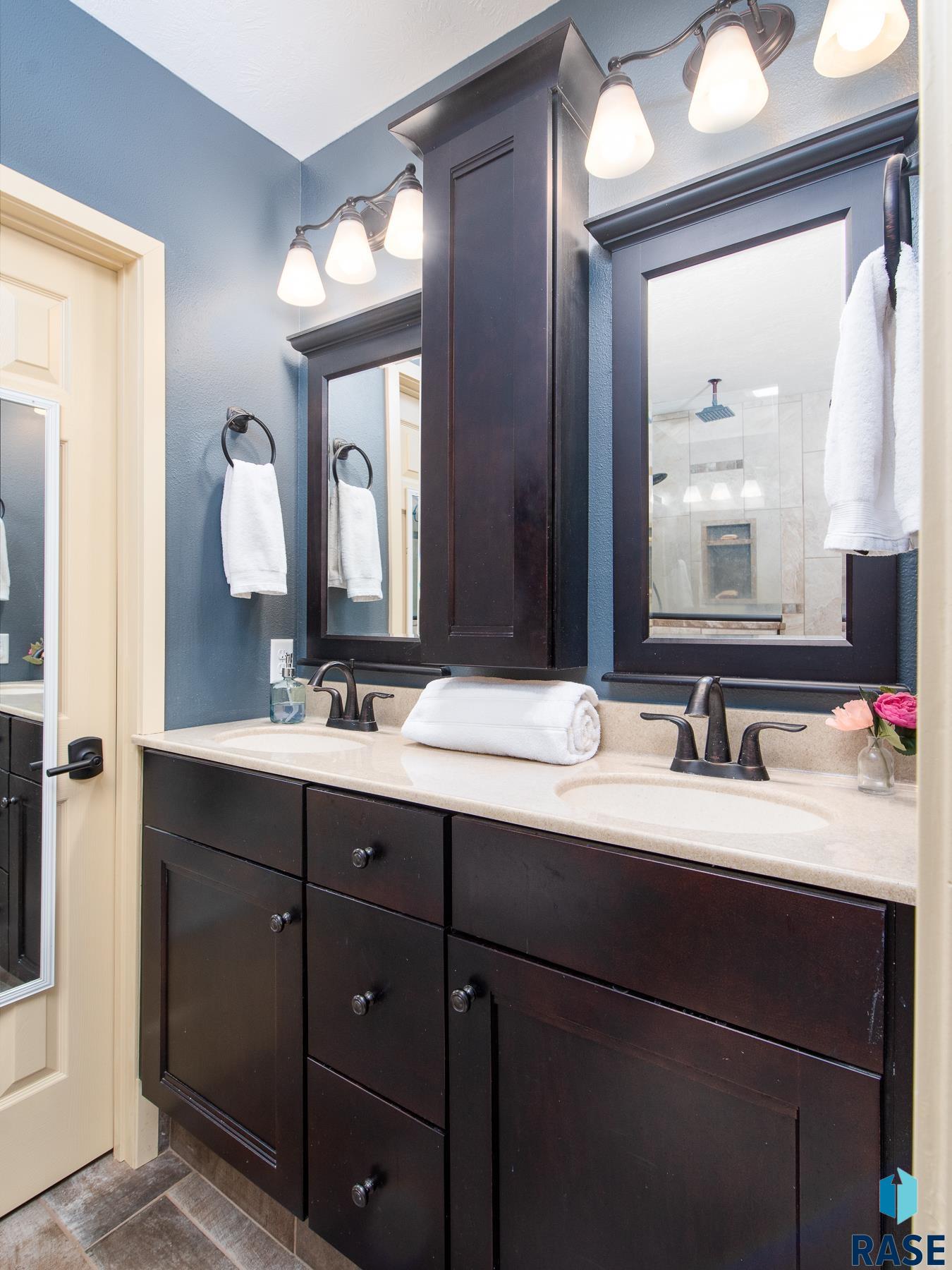 5900 S Sandra Cir Circle