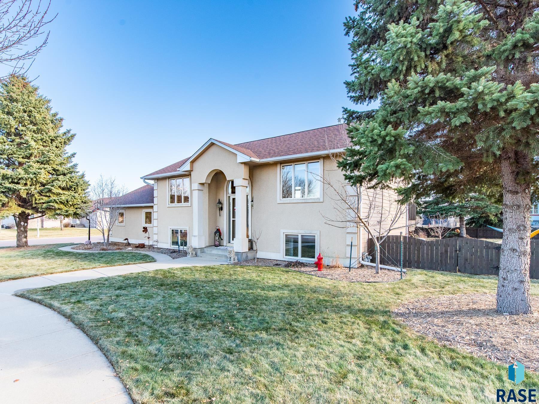 5900 S Sandra Cir