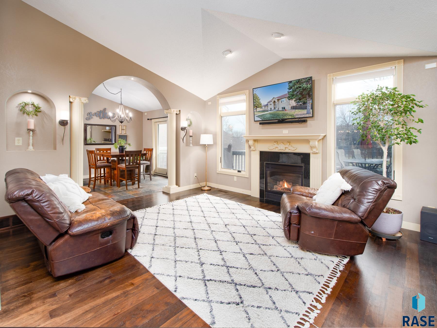 5900 S Sandra Cir