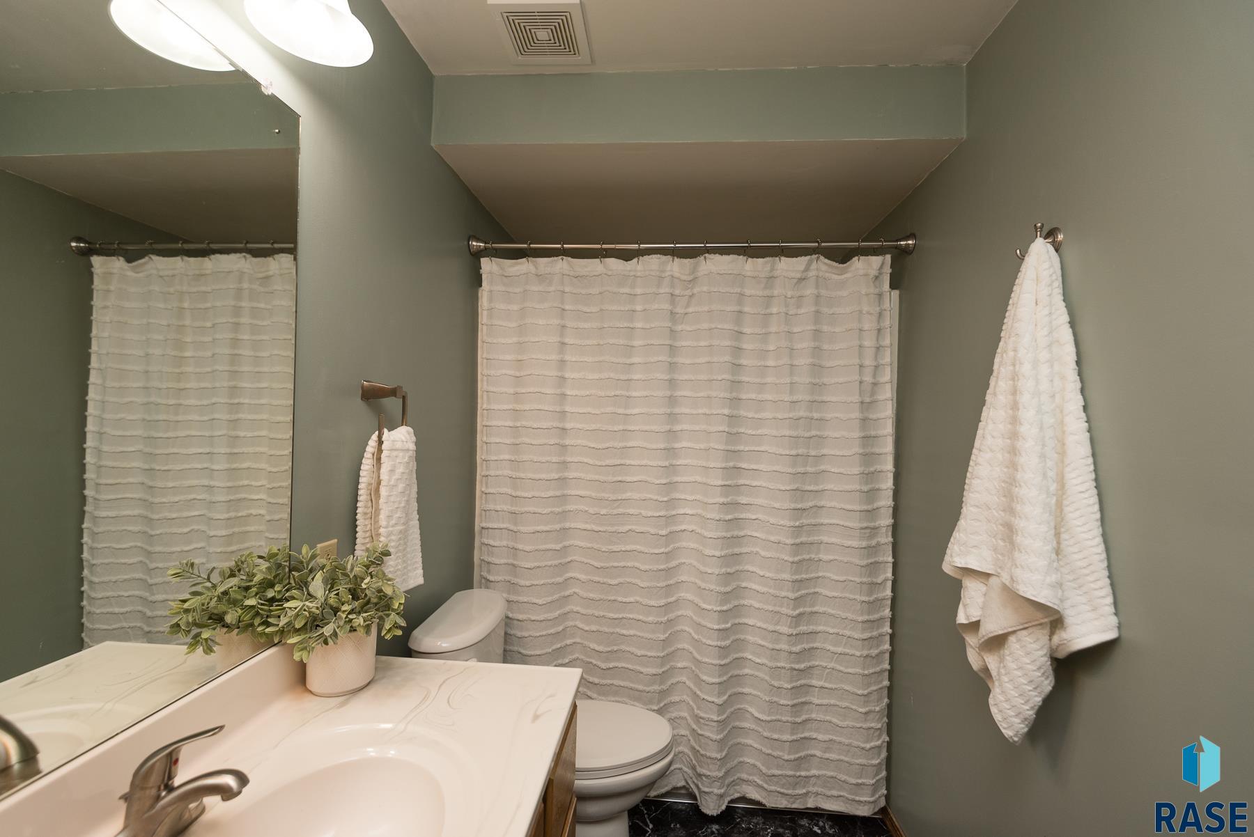 2112 E Tricia Ln Lane