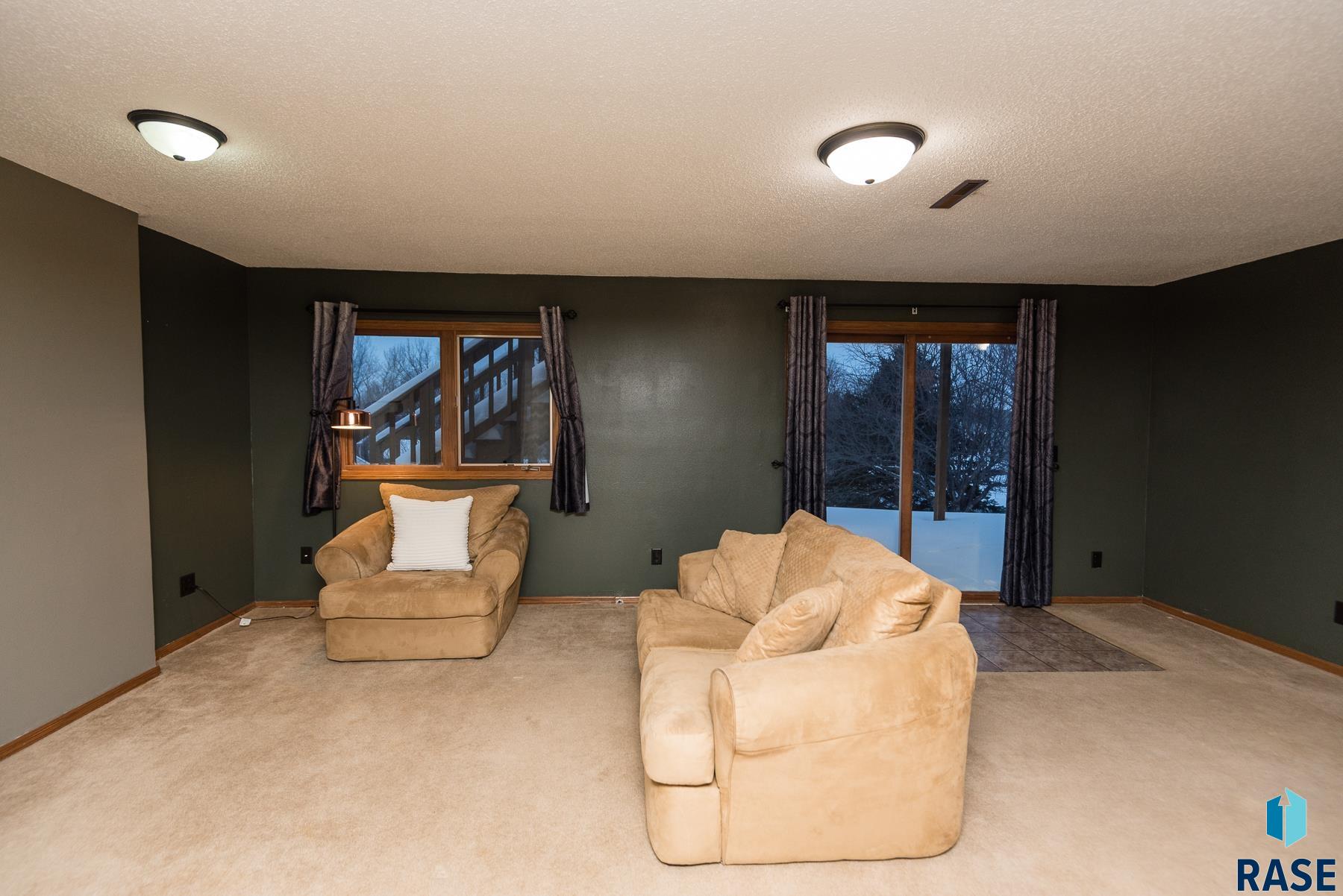 2112 E Tricia Ln Lane