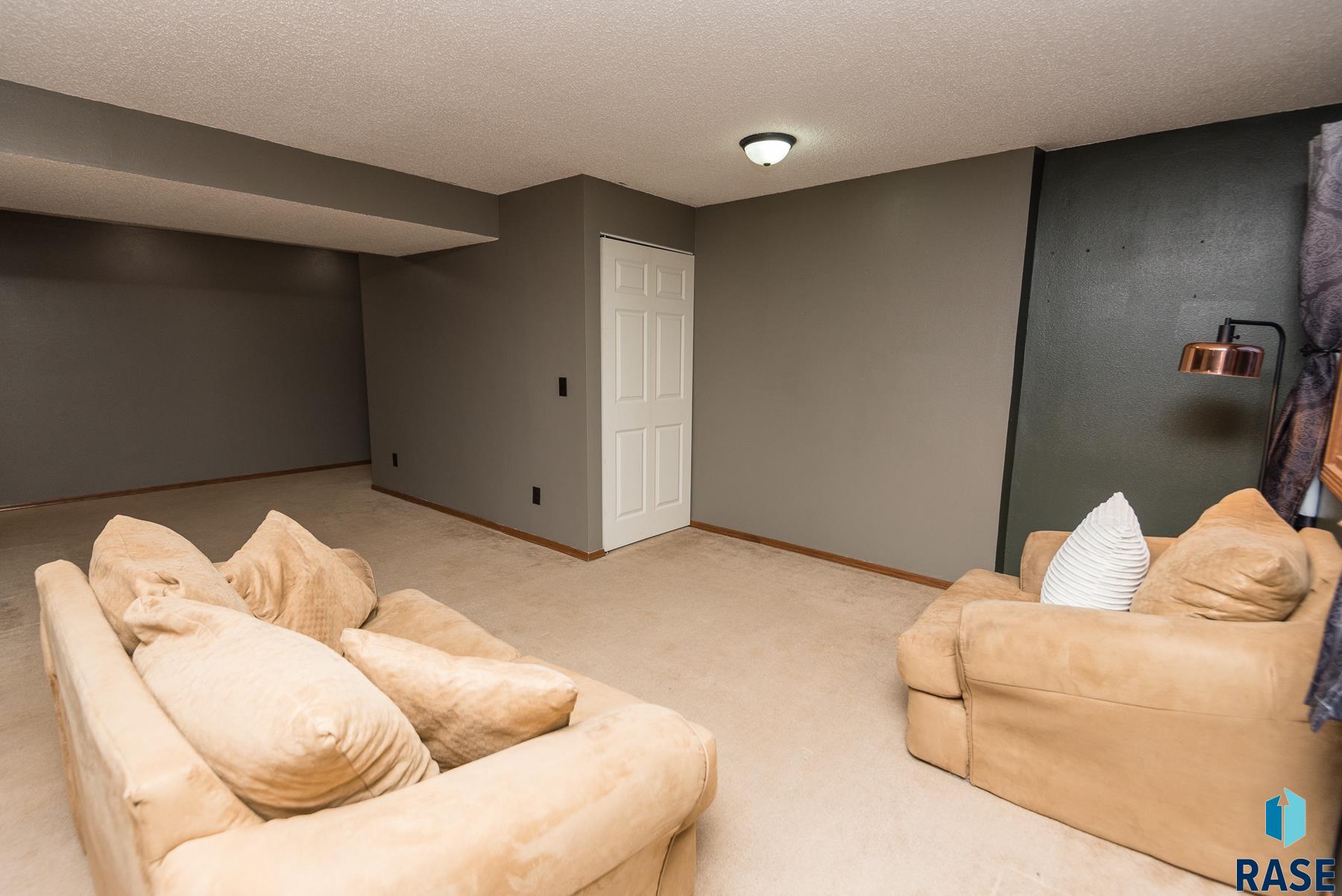 2112 E Tricia Ln