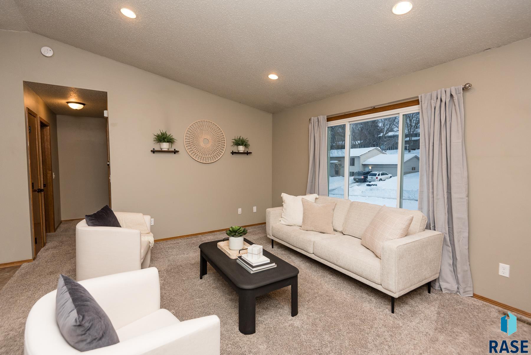 2112 E Tricia Ln Lane