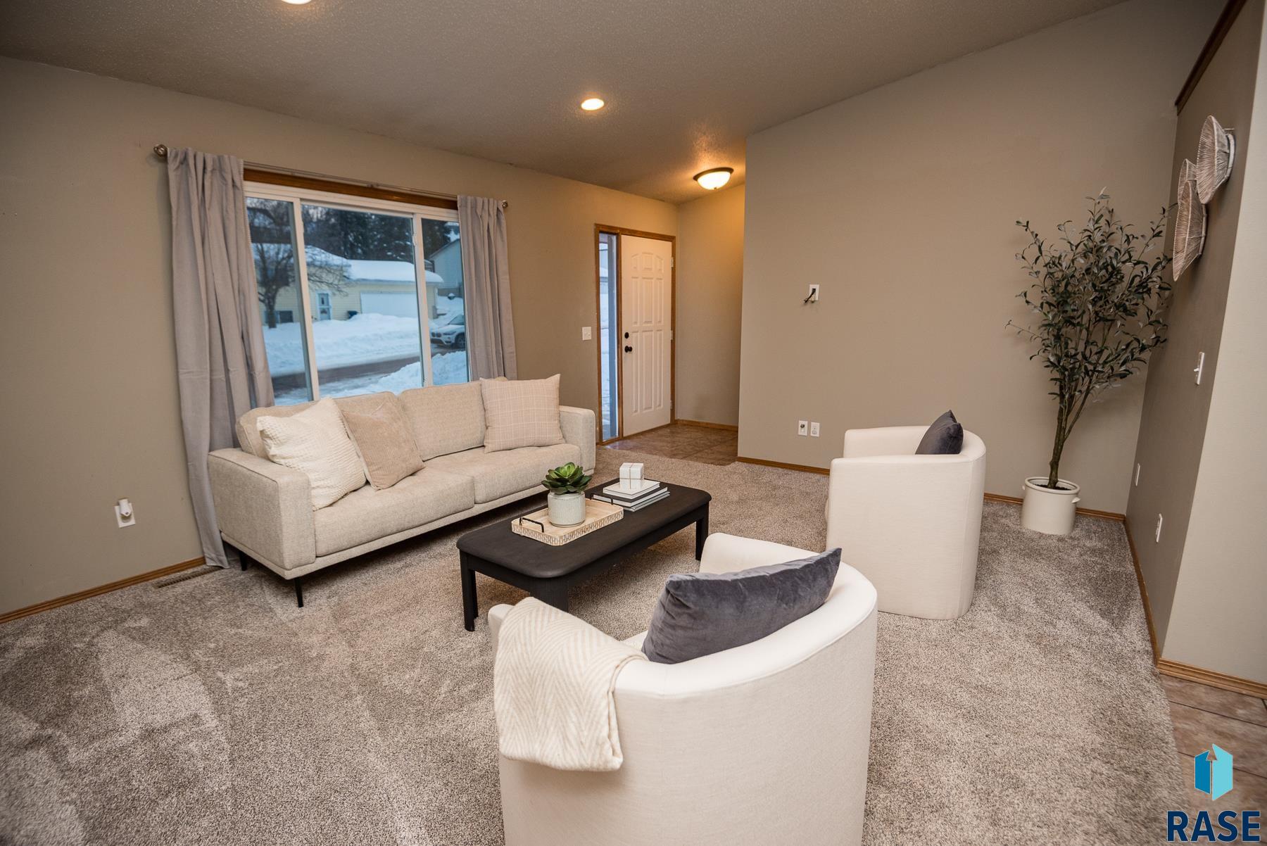 2112 E Tricia Ln Lane