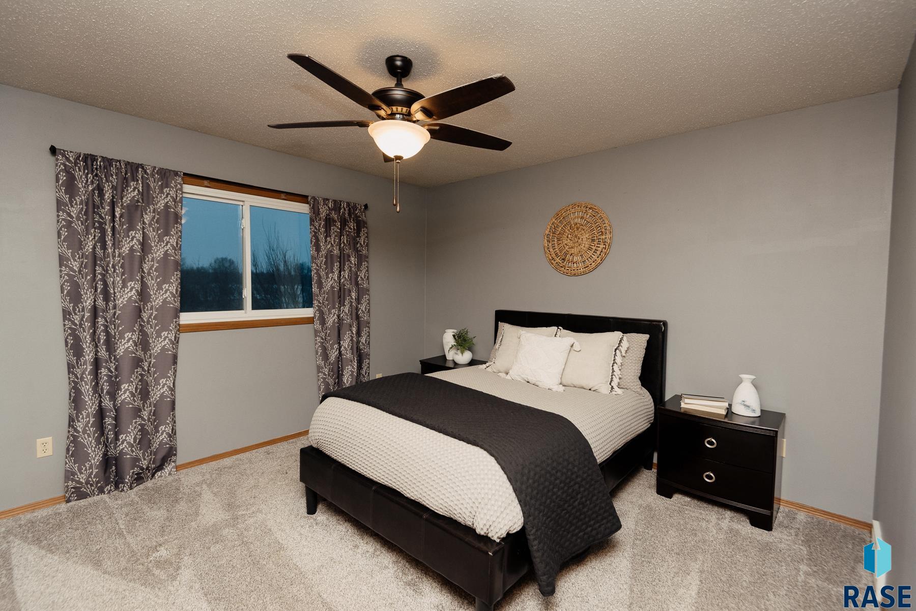 2112 E Tricia Ln Lane