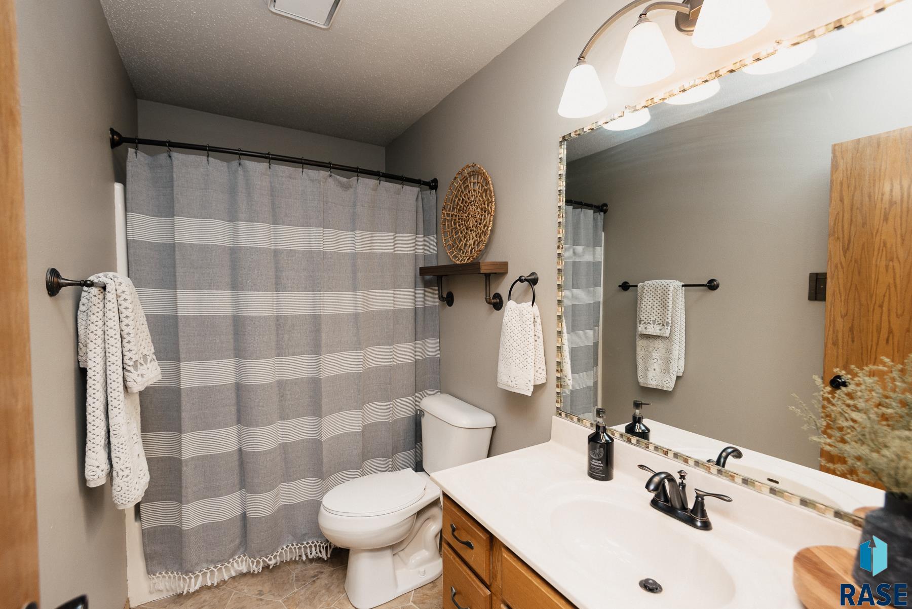 2112 E Tricia Ln Lane